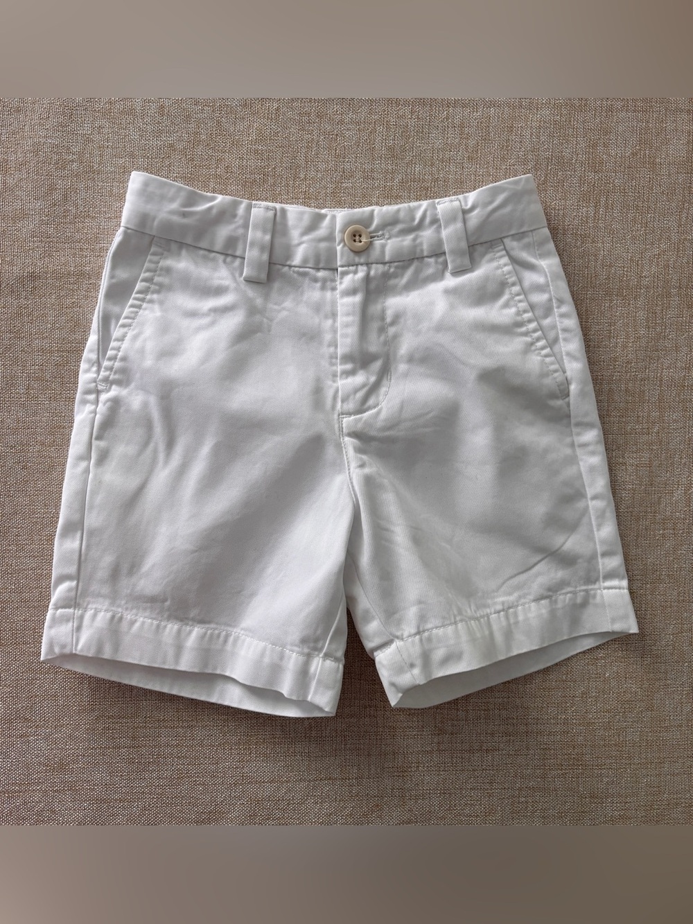 Vineyard Vines White Shorts with Navy Whale Label Sz 3T Preppy, Clean, Neutral
